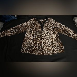 Women’s Worthington pullover v neck leopard top in size 1x